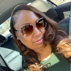 Meet your Posher, Pearlishia